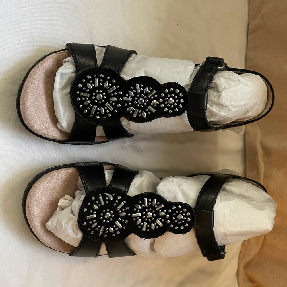 new black sandals